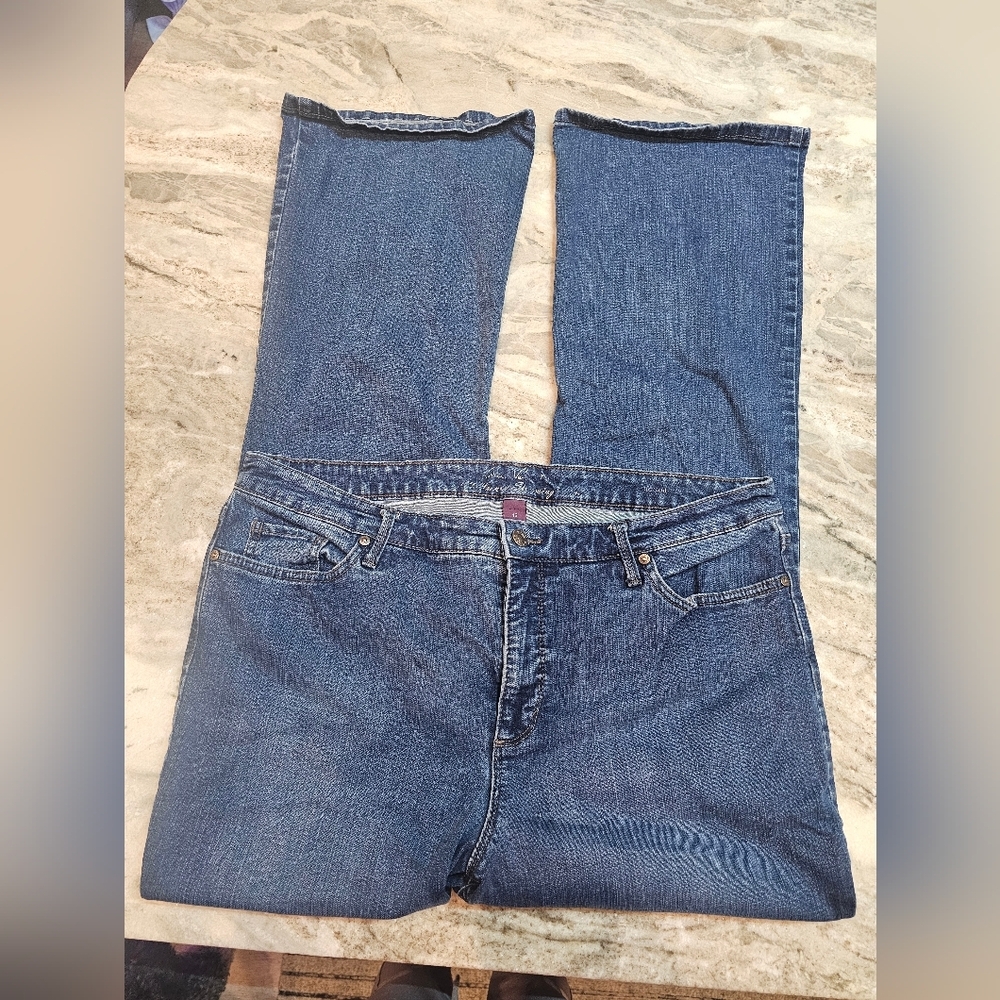 Gloria Vanderbilt Amanda Slimming Mid-Rise Bootcut Jeans Women’s 16 Medium Wash